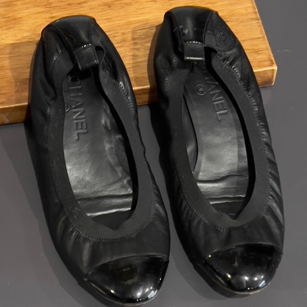 CHANEL Black Leather Ballet Flats 41